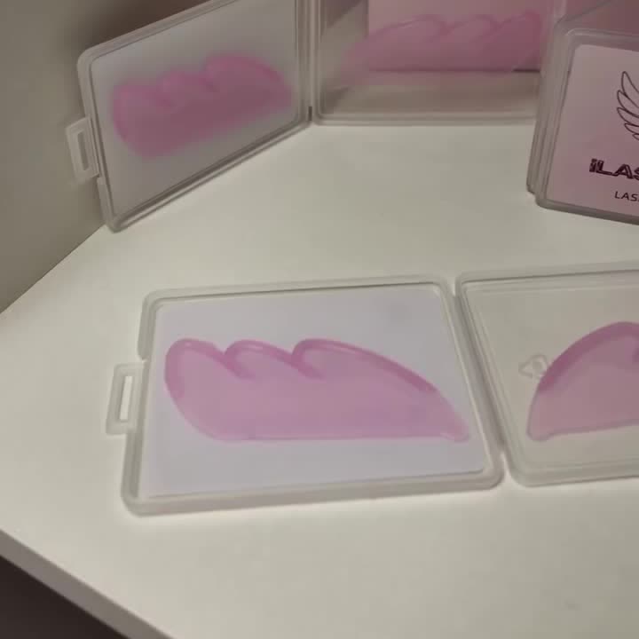 Pink flat pads for Korean lash lifts in clear cases